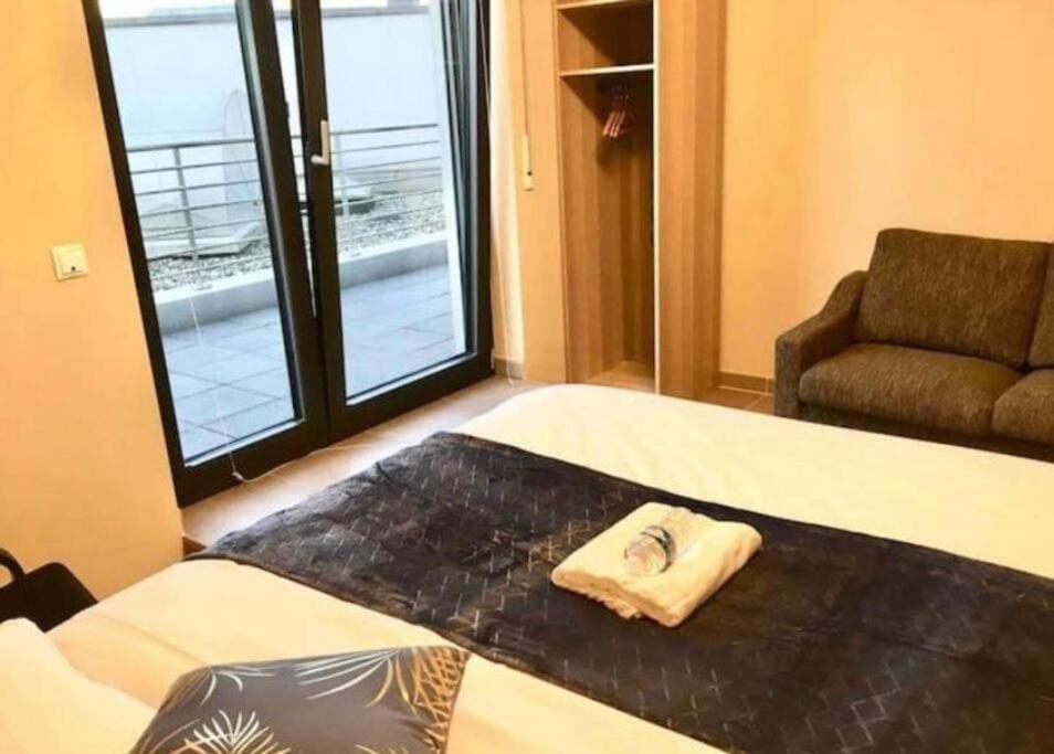 Two Bedrooms In Center W Terrace Appartement *